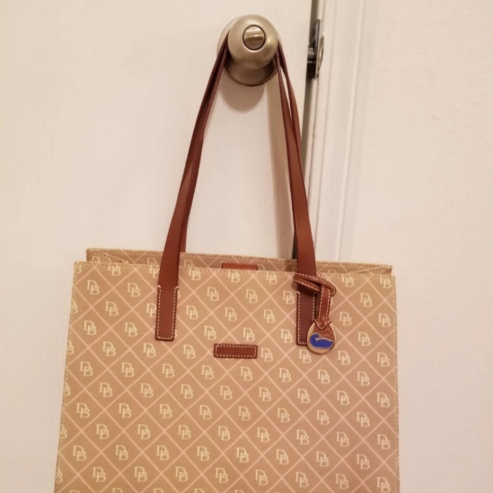 Dooney & Bourke